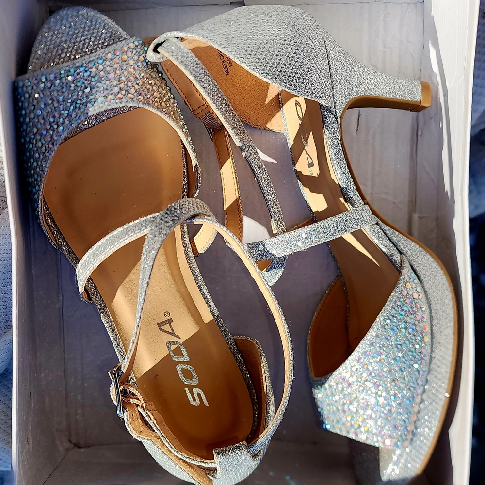 Soda Silver Glitter Heels Sz 4